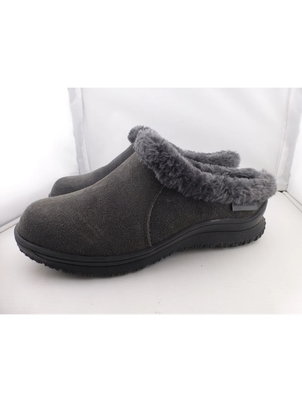 Minnetonka Women's Size 7M Gray Suede Faux Fur Lined Slip-On Comfort Mules M22